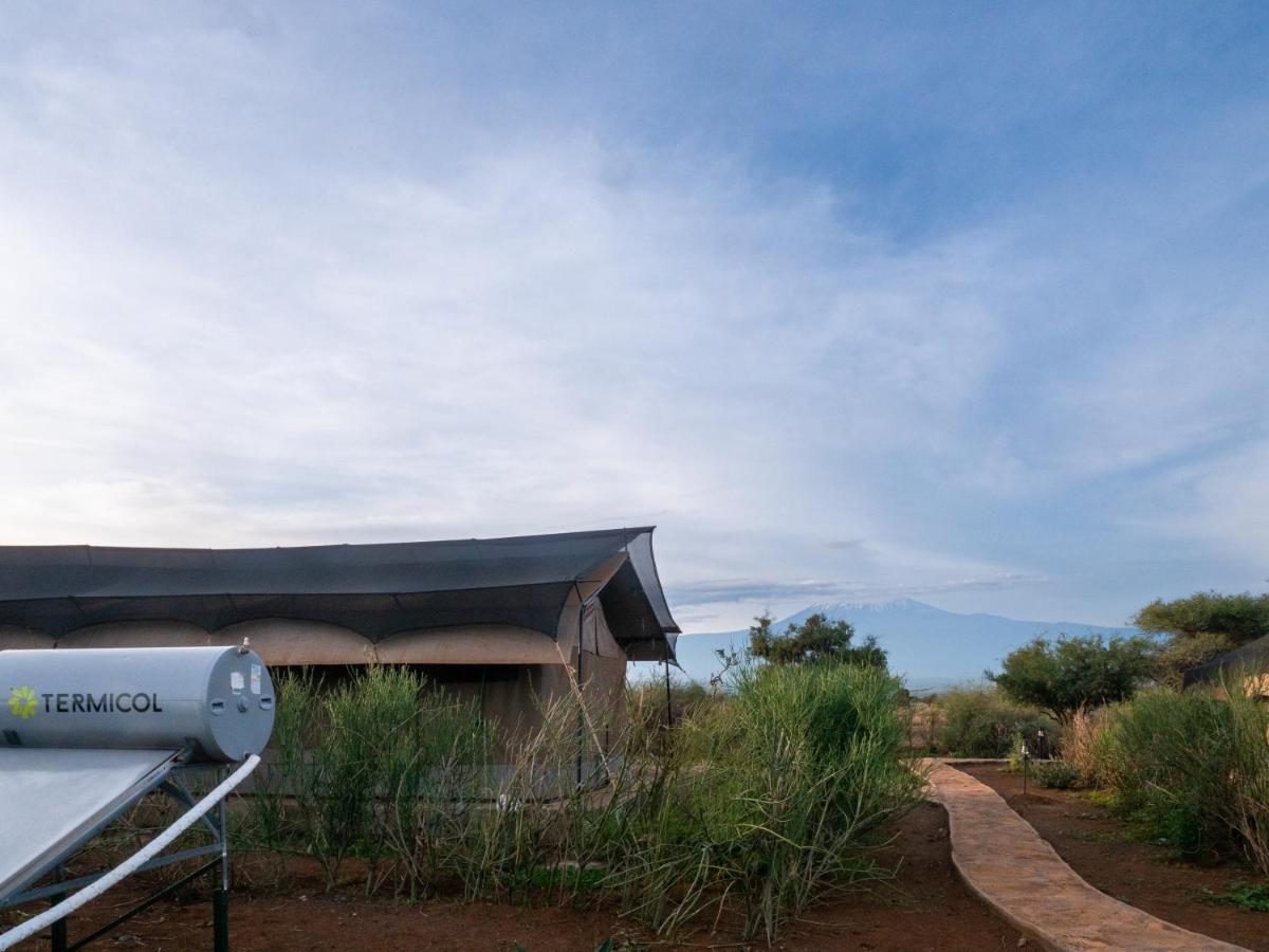 Tulia Amboseli Safari Camp Hotel Екстериор снимка